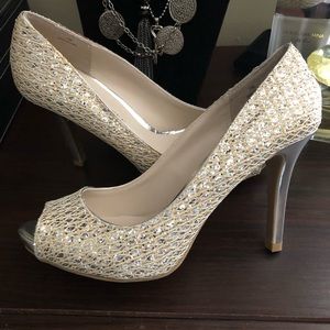 💐 DONATED to Women’s Shelter🎄